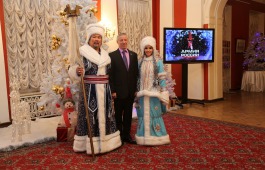Дед Мороз и Снегурка из Хакасии поздравили с Новым годом Министра обороны России
