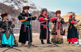 Ансамбль «Айланыс» представил жителям Хакасии старинные кызыльские народные песни