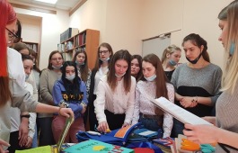 Сотрудники республиканской библиотеки для слепых провели экскурсию для студентов