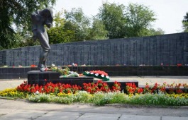 День памяти и скорби российских немцев Хакасия отметила митингом у Мемориала жертвам политических репрессий
