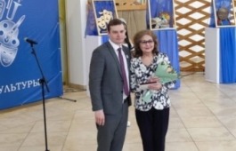 Заведующая труппой Хакасского национального театра    награждена почетным званием